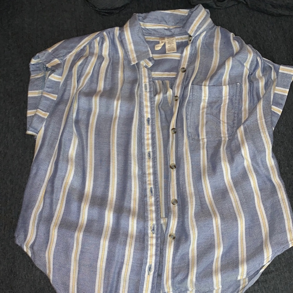 Cute button up shirt